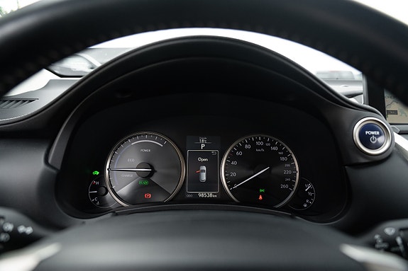 Lexus NX300h 19 of 25