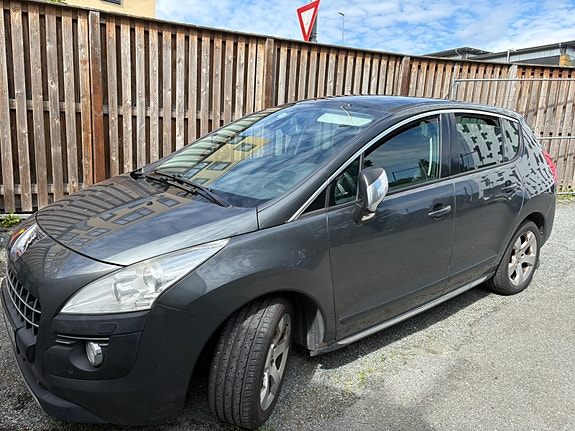 Peugeot 3008 2 of 5