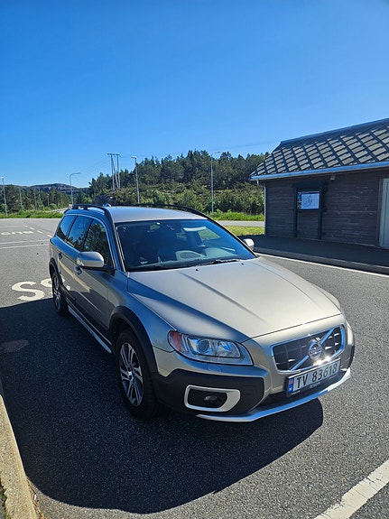 Volvo XC70 2 of 5