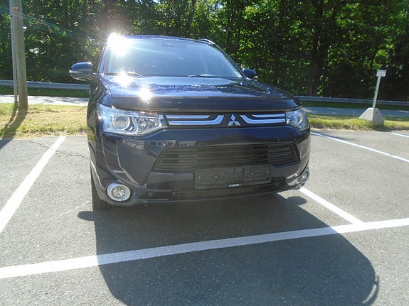 Mitsubishi Outlander 2 of 5
