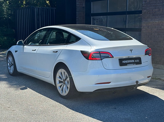 Tesla Model 3 4 of 5