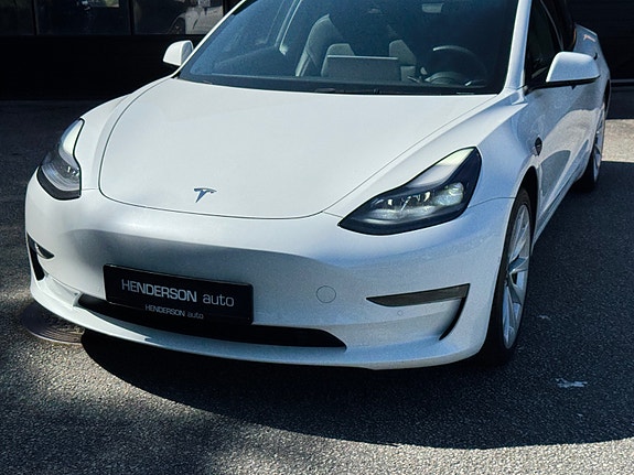 Tesla Model 3 2 of 5
