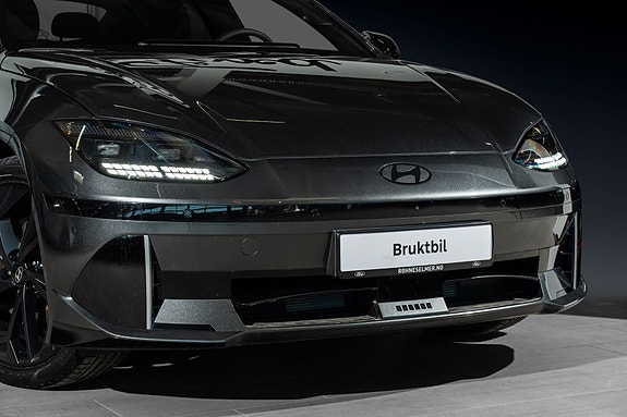 Hyundai Ioniq 6 2 of 5