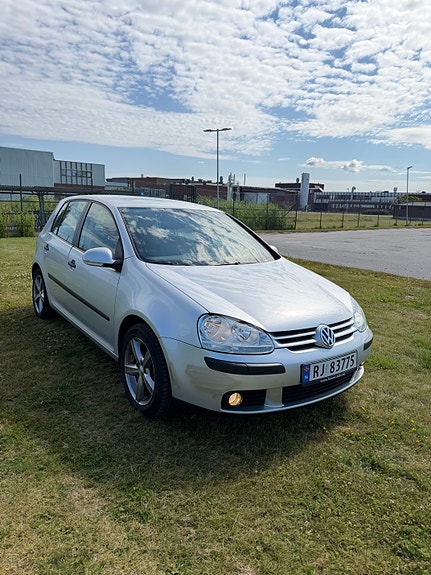 Volkswagen Golf V 2 of 5