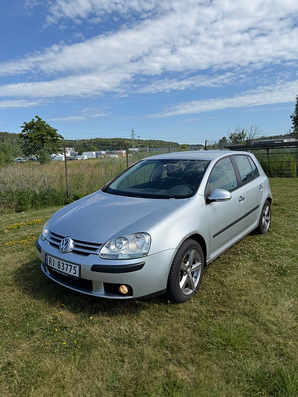 Volkswagen Golf V 5 of 5