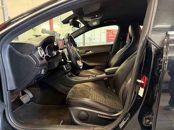 Mercedes-Benz CLA180 5 of 5