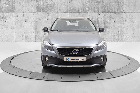 Volvo V40 Cross Country 2 of 5