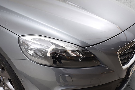 Volvo V40 Cross Country 3 of 5