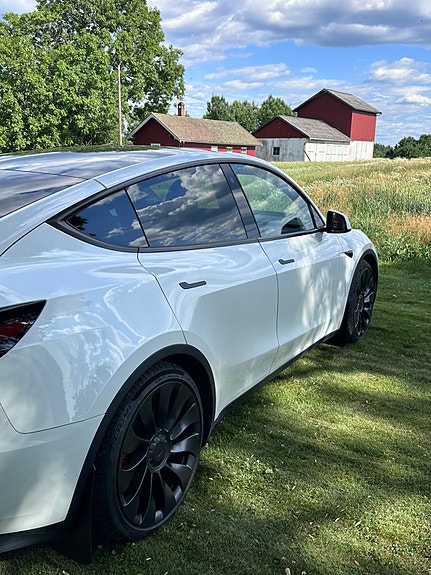 Tesla Model Y 3 of 5