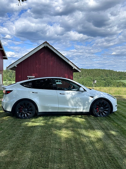 Tesla Model Y 2 of 5