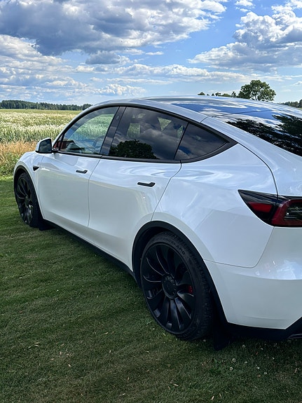 Tesla Model Y 5 of 5