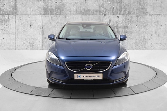 Volvo V40 2 of 5