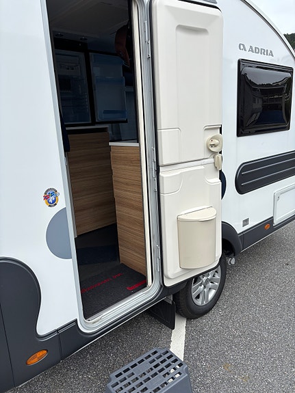 Adria Action 361 LH 3 of 5