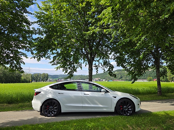 Tesla Model 3 4 of 5