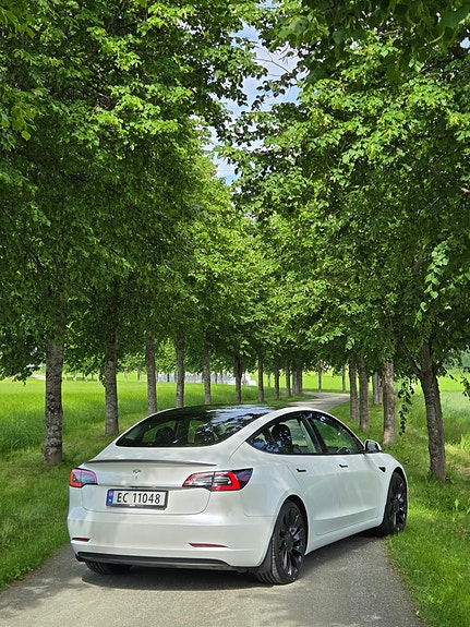 Tesla Model 3 2 of 5