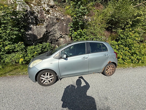 Toyota Yaris 2 of 4