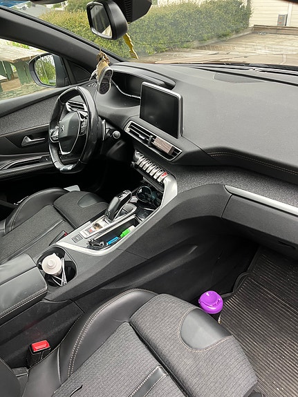 Peugeot 3008 2 of 5