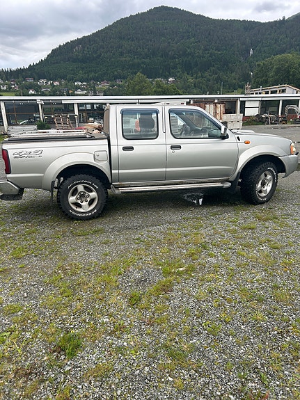 Nissan King Cab 4 of 5
