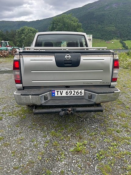 Nissan King Cab 2 of 5