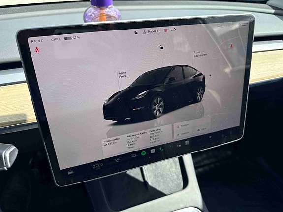 Tesla Model Y 18 of 30