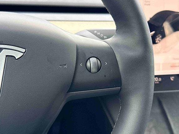 Tesla Model Y 26 of 30