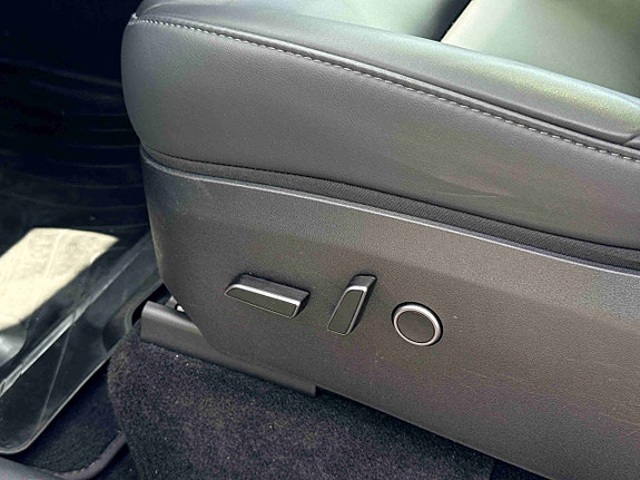 Tesla Model Y 28 of 30
