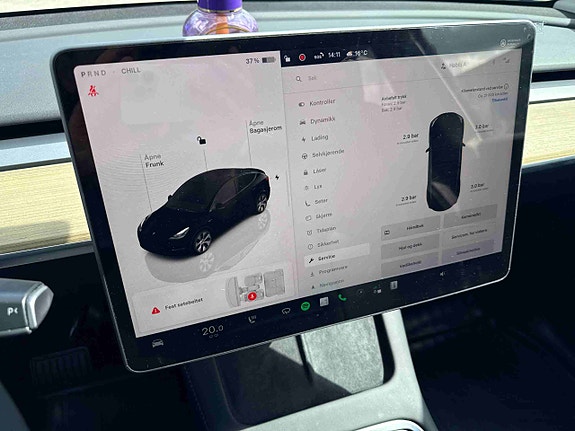 Tesla Model Y 23 of 30