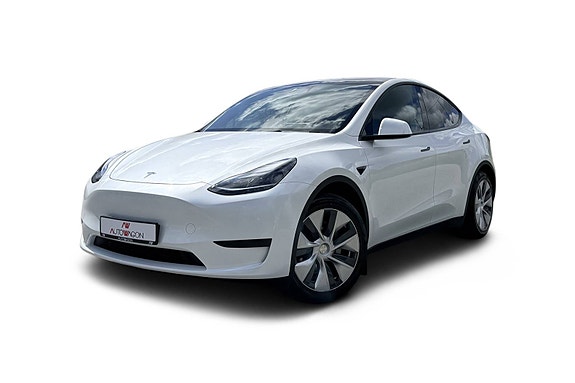 Tesla Model Y 4 of 5