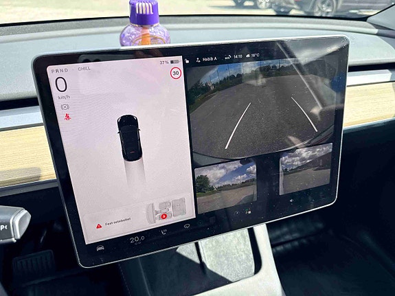 Tesla Model Y 21 of 30