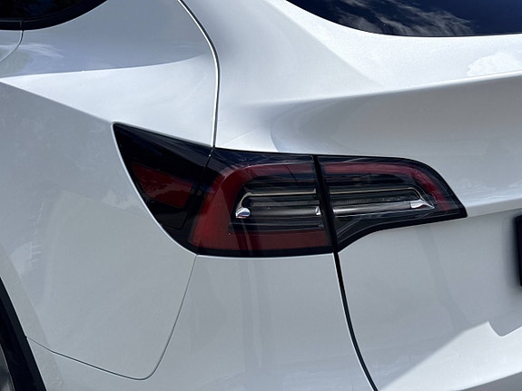 Tesla Model Y 10 of 30