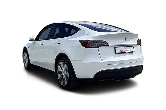 Tesla Model Y 6 of 30