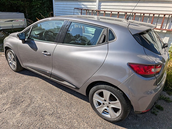 Renault Clio IV 4 of 5