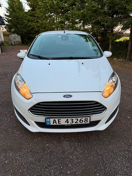 Ford Fiesta 2 of 5
