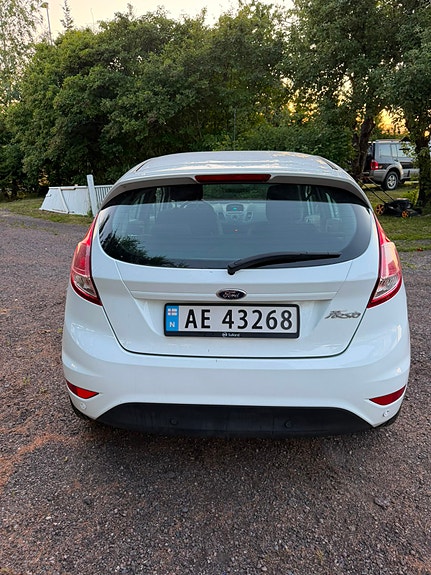 Ford Fiesta 4 of 5