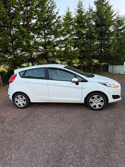 Ford Fiesta 3 of 5