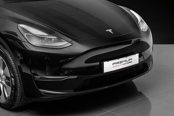 Tesla Model Y 2 of 5