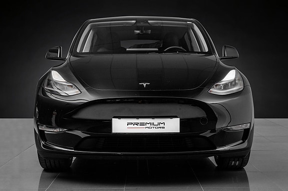 Tesla Model Y 3 of 5