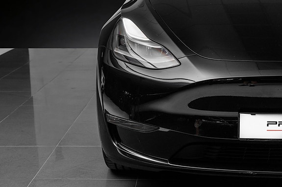 Tesla Model Y 4 of 5