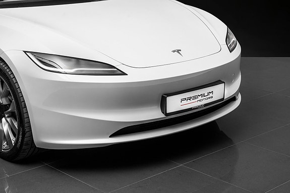 Tesla Model 3 2 of 5