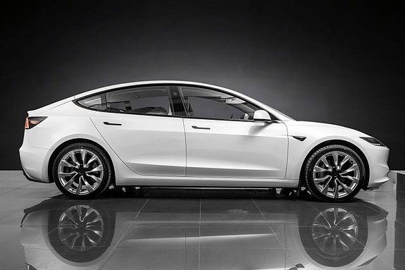 Tesla Model 3 5 of 5