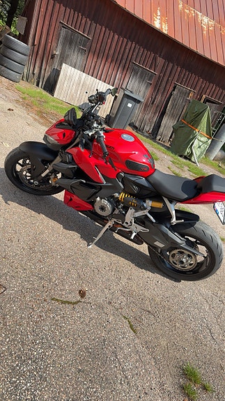 Ducati Streetfighter V2 2 of 4