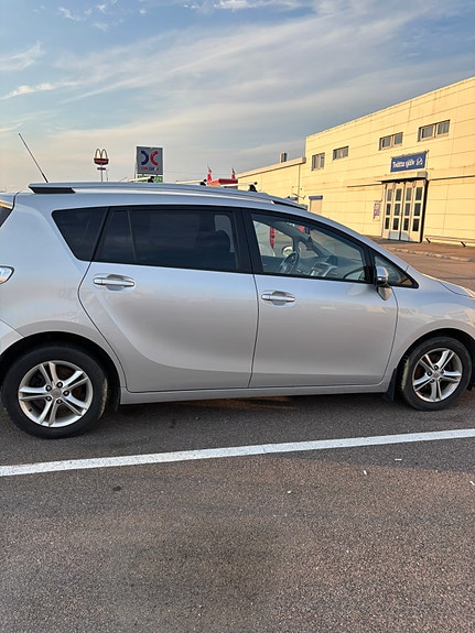 Toyota Verso 4 of 5