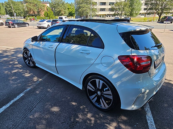Mercedes-Benz A180 4 of 5