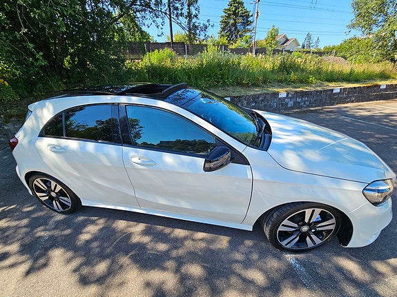 Mercedes-Benz A180 2 of 5