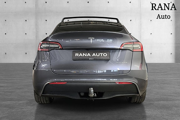 Tesla Model Y 4 of 5