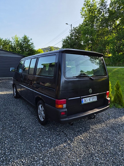 Volkswagen Caravelle 3 of 5
