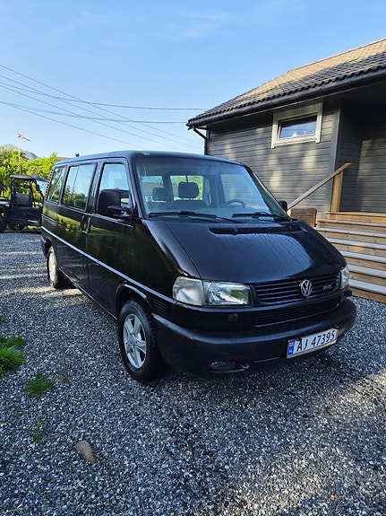 Volkswagen Caravelle 2 of 5