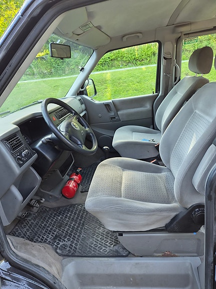 Volkswagen Caravelle 5 of 5