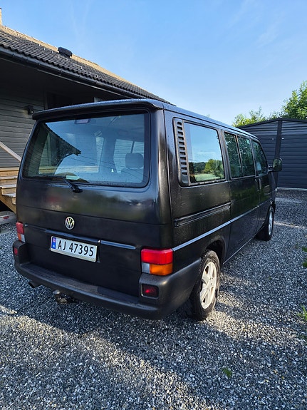 Volkswagen Caravelle 4 of 5