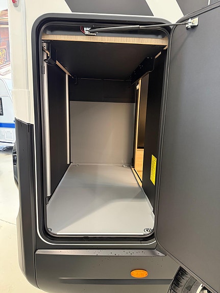Challenger X250 // bybobil: 6,36 x 2,1m / automat / oppgradert med eksklusiv interiørpakke 3 of 5